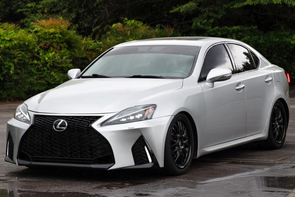 2011 Lexus IS sold at auction for $11,400