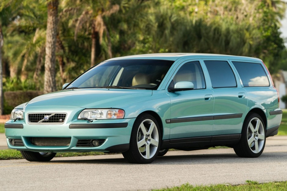 2004 Volvo V70 sold at auction for $33,500
