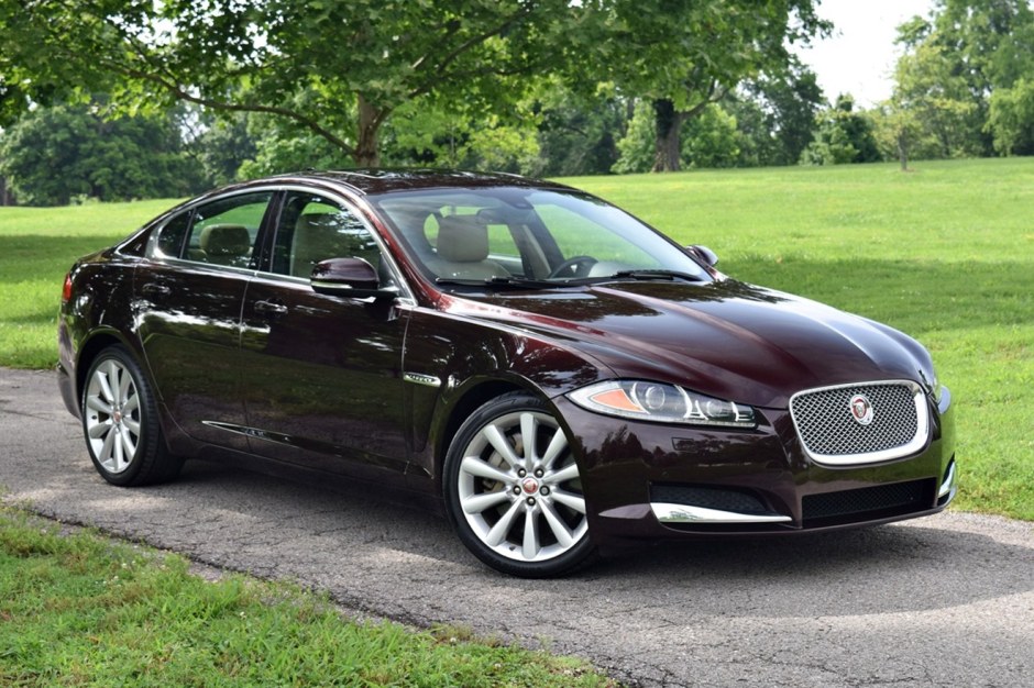 2014 Jaguar XF sold at auction for $8,800