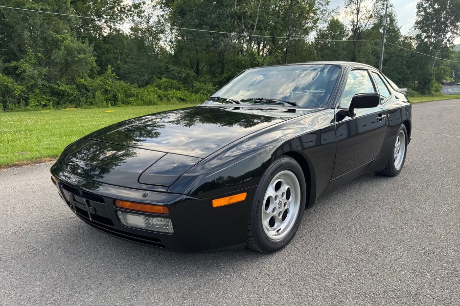 1986 Porsche 944 sold at auction for $49,000