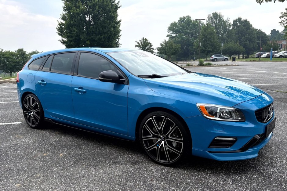 2018 Volvo V60 sold at auction for $21,500