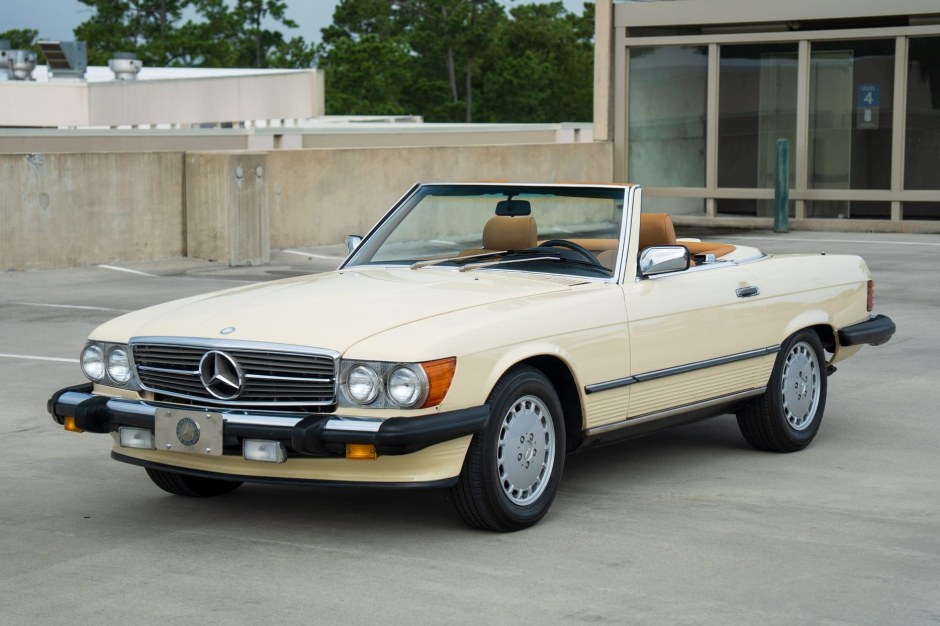 1986 Mercedes-Benz 560 sold at auction for $35,750