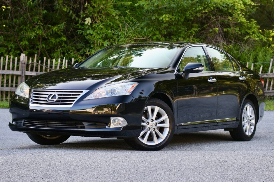 2010 Lexus ES sold at auction for $13,025