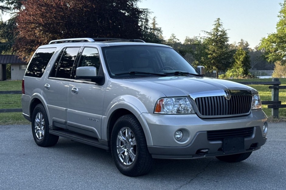 2004 Lincoln Navigator sold at auction for $12,500