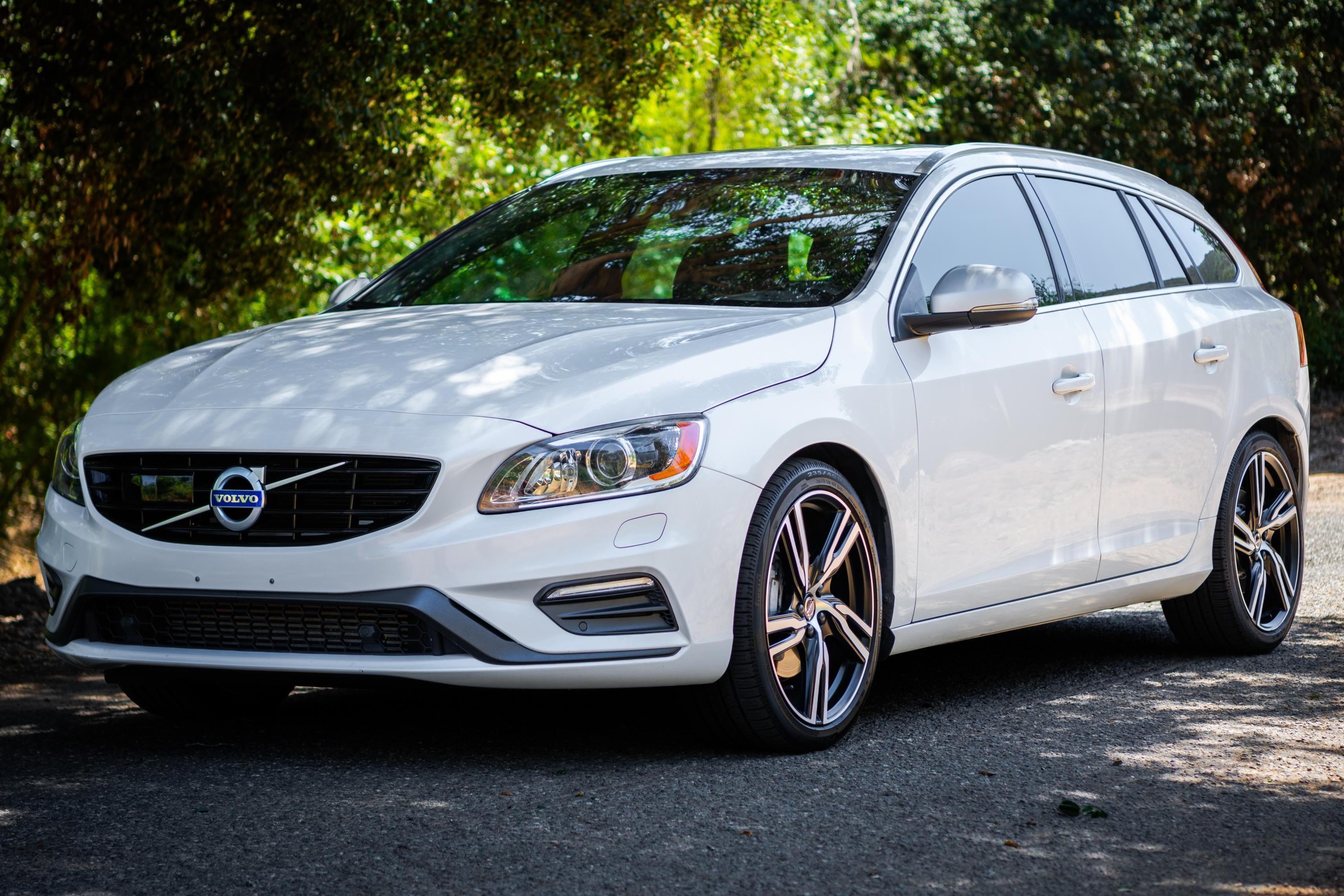 2017 Volvo V60 sold at auction for $14,000
