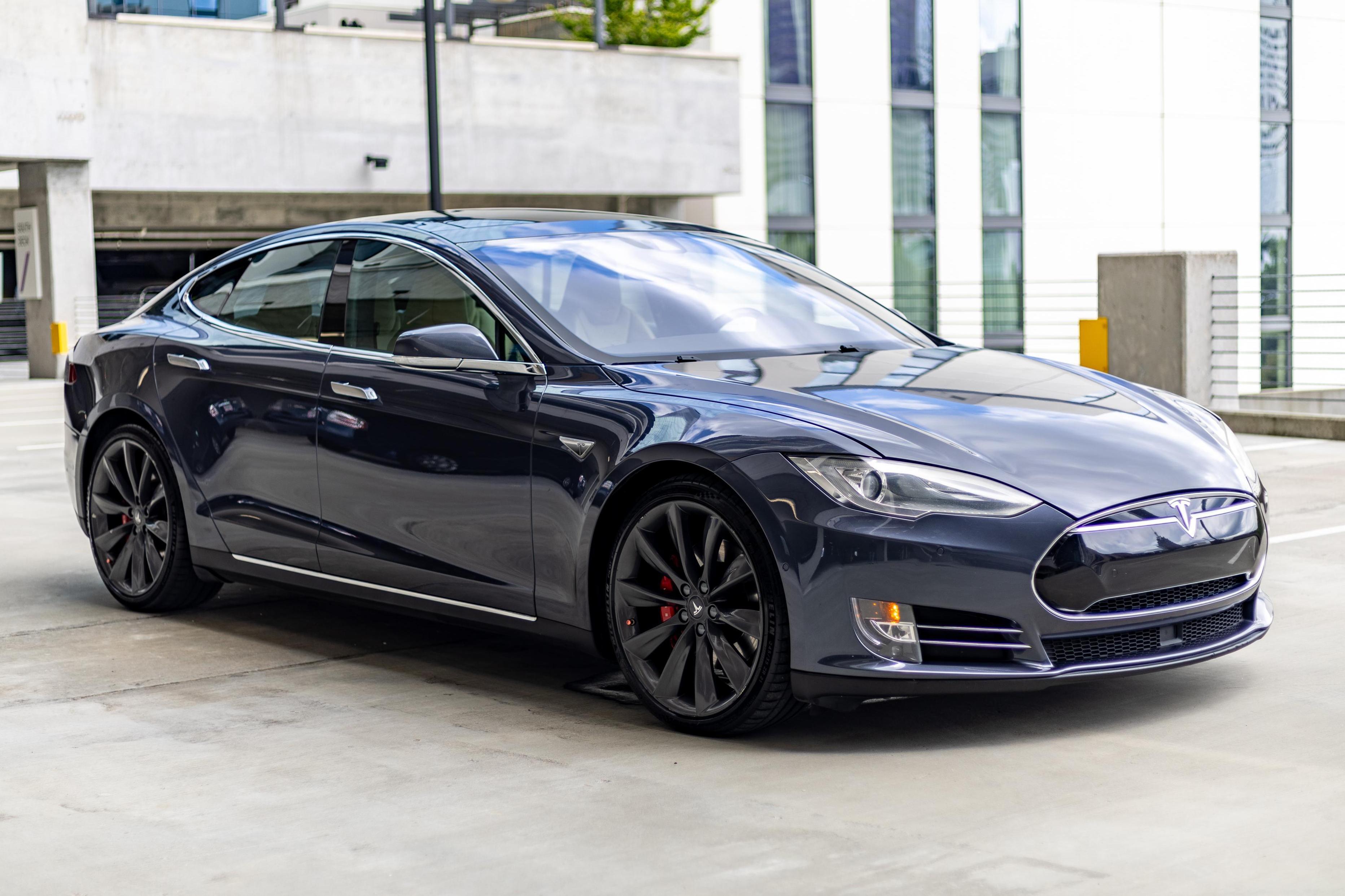 2015 Tesla Model S sold at auction for $20,000