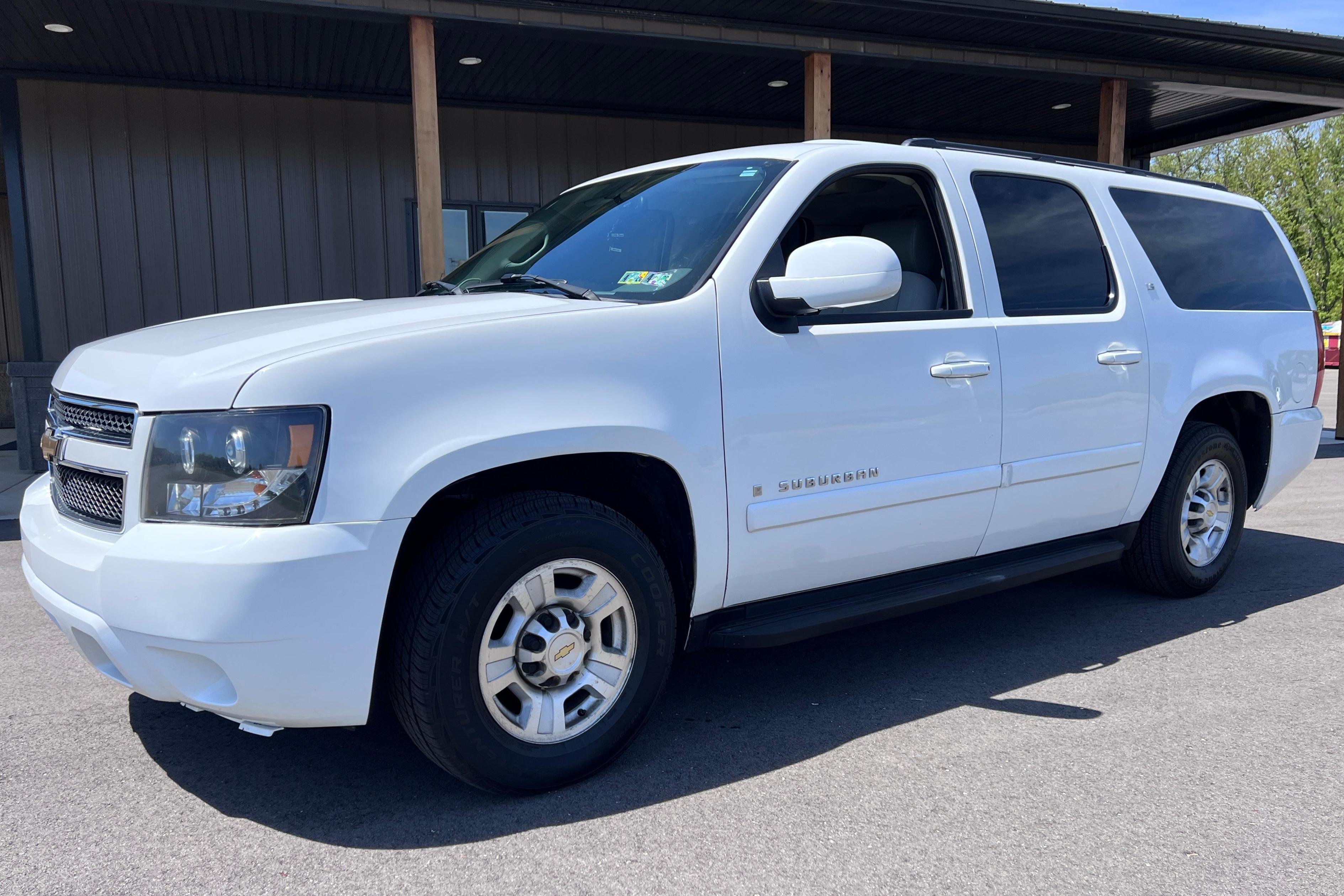 2007 Chevrolet Suburban sold at auction for $10,100