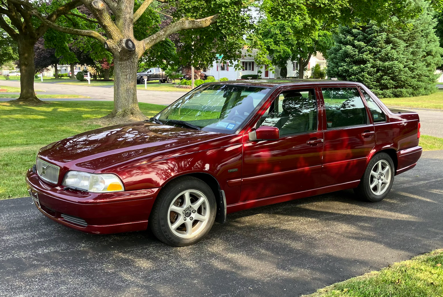 1998 Volvo V70 sold at auction for $3,000