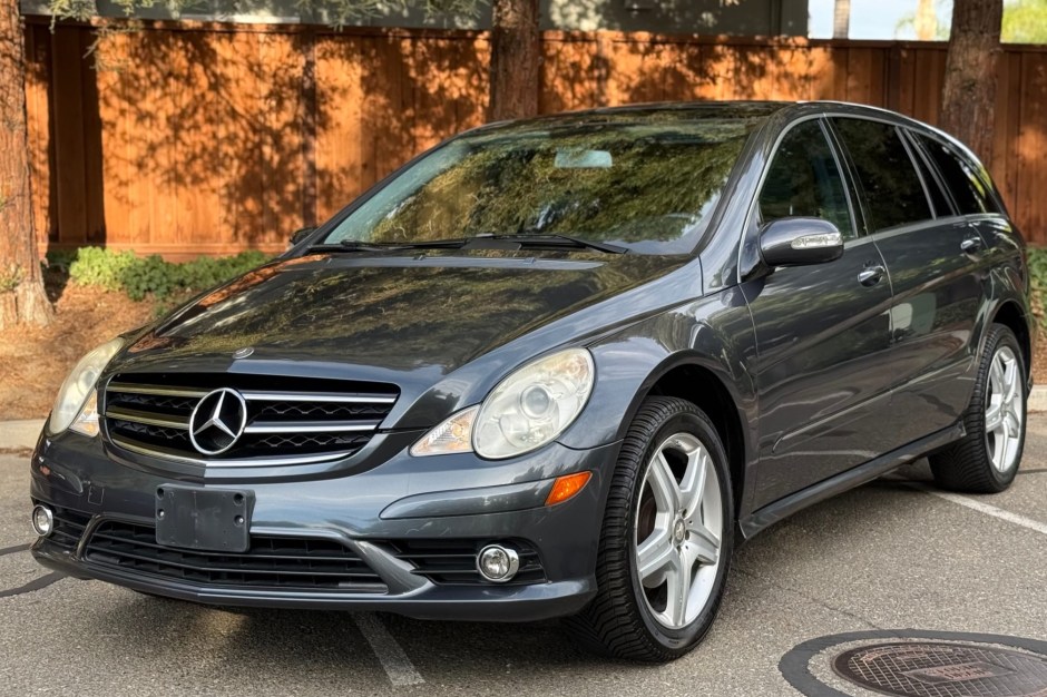 2010 Mercedes-Benz R-Class sold at auction for $8,717