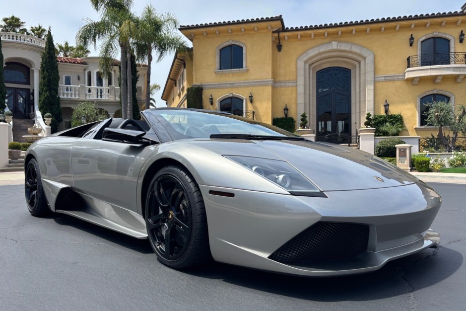 2009 Lamborghini Murciélago sold at auction for $700,000