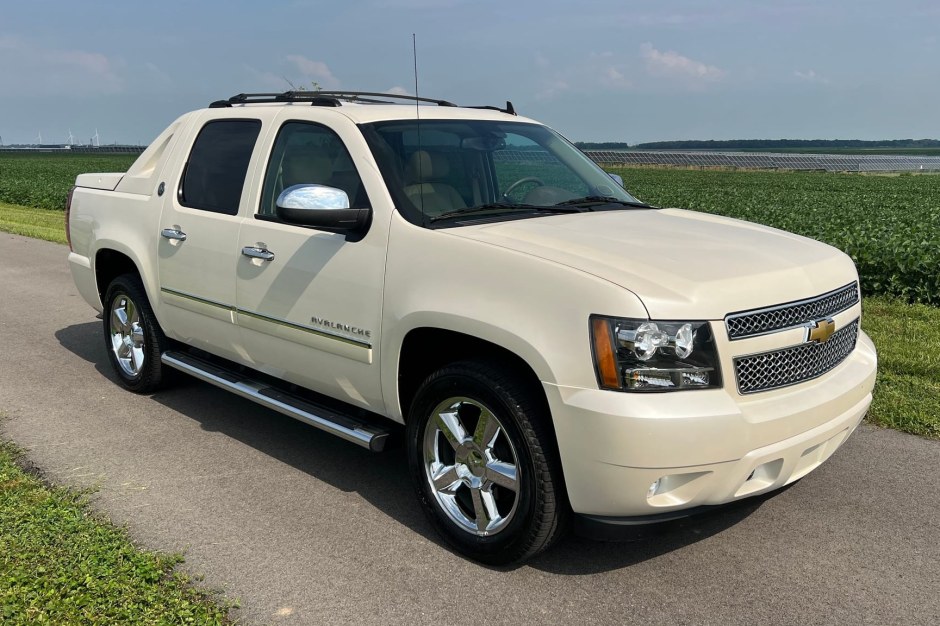 2013 Chevrolet Avalanche sold at auction for $50,500