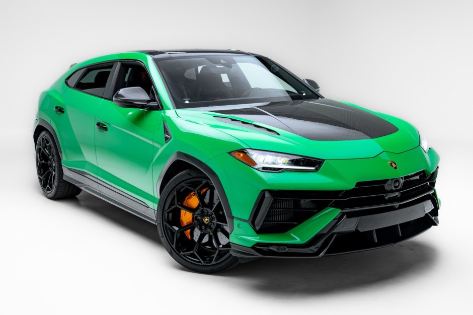 2023 Lamborghini Urus sold at auction for $271,319