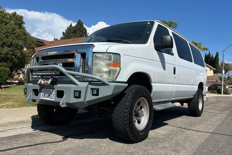 2010 Ford Econoline sold at auction for $17,050
