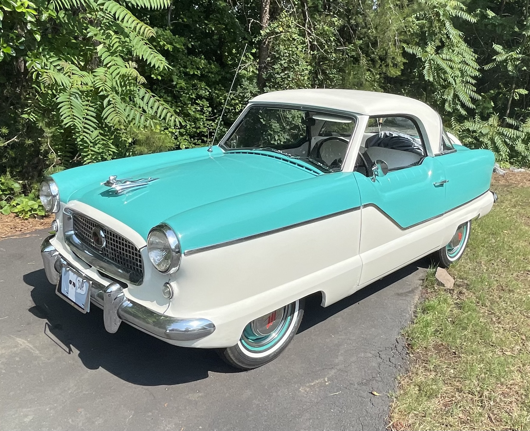 1957 Nash Metropolitan sold at auction for $8,500