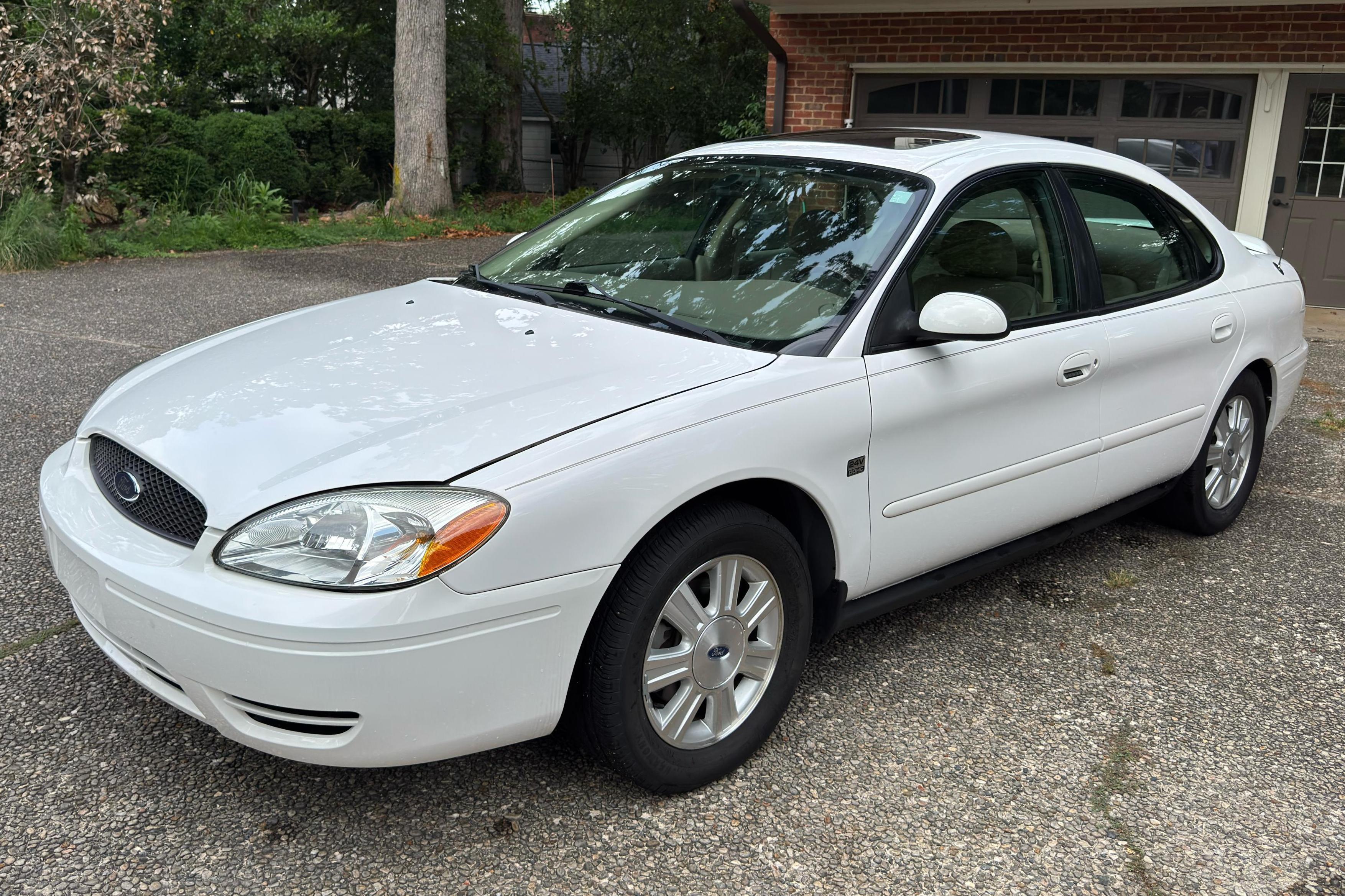 2005 Ford Taurus sold at auction for $5,800