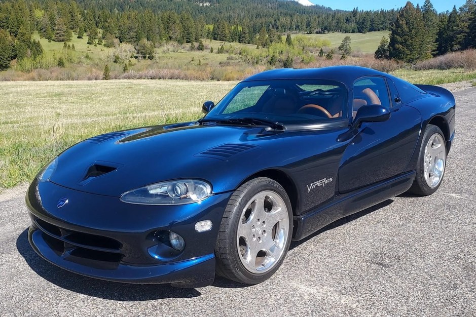 2001 Dodge Viper sold at auction for $81,000