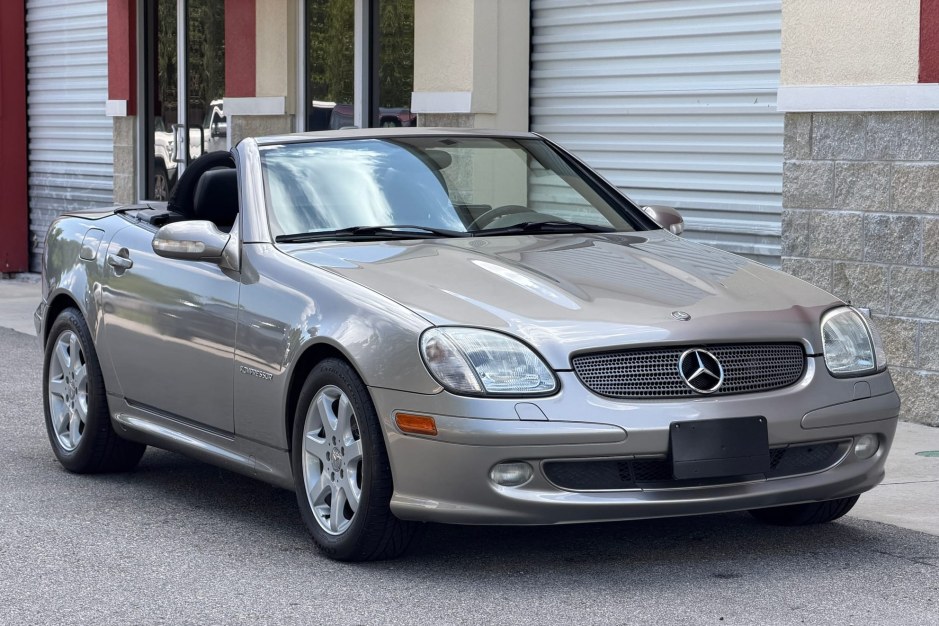 2004 Mercedes-Benz SLK-Class sold at auction for $8,900