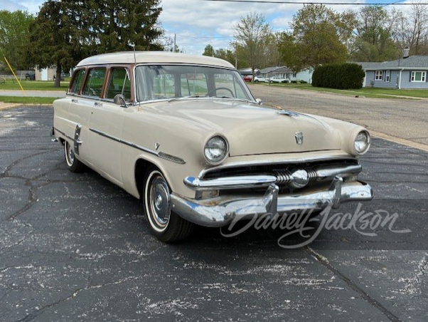 1953 Ford Customline sold at auction for $18,700