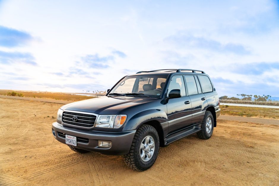 1998 Toyota Land Cruiser 100 Series sold at auction for $17,500