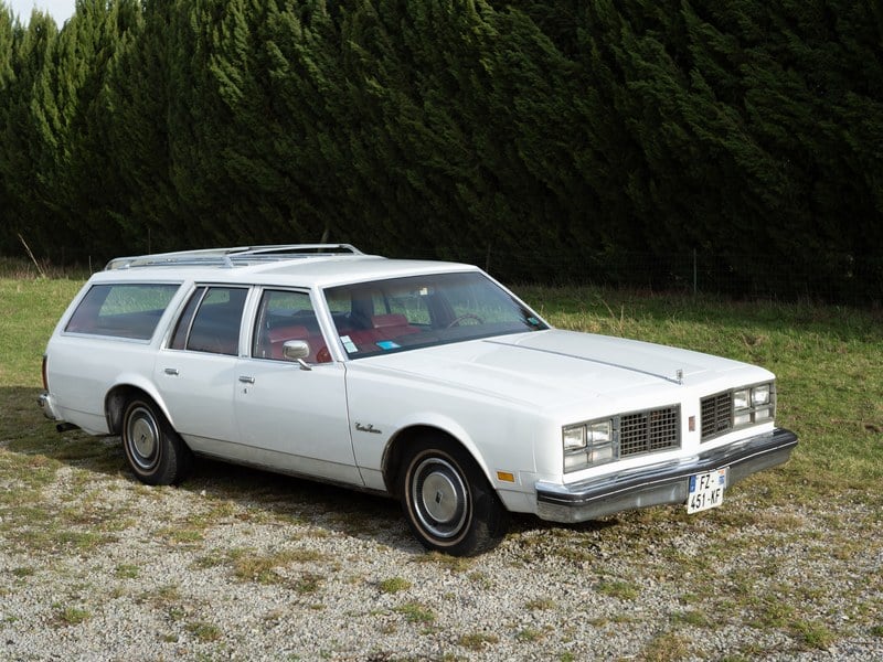 1979 Oldsmobile Custom Cruiser sold at auction for $6,000