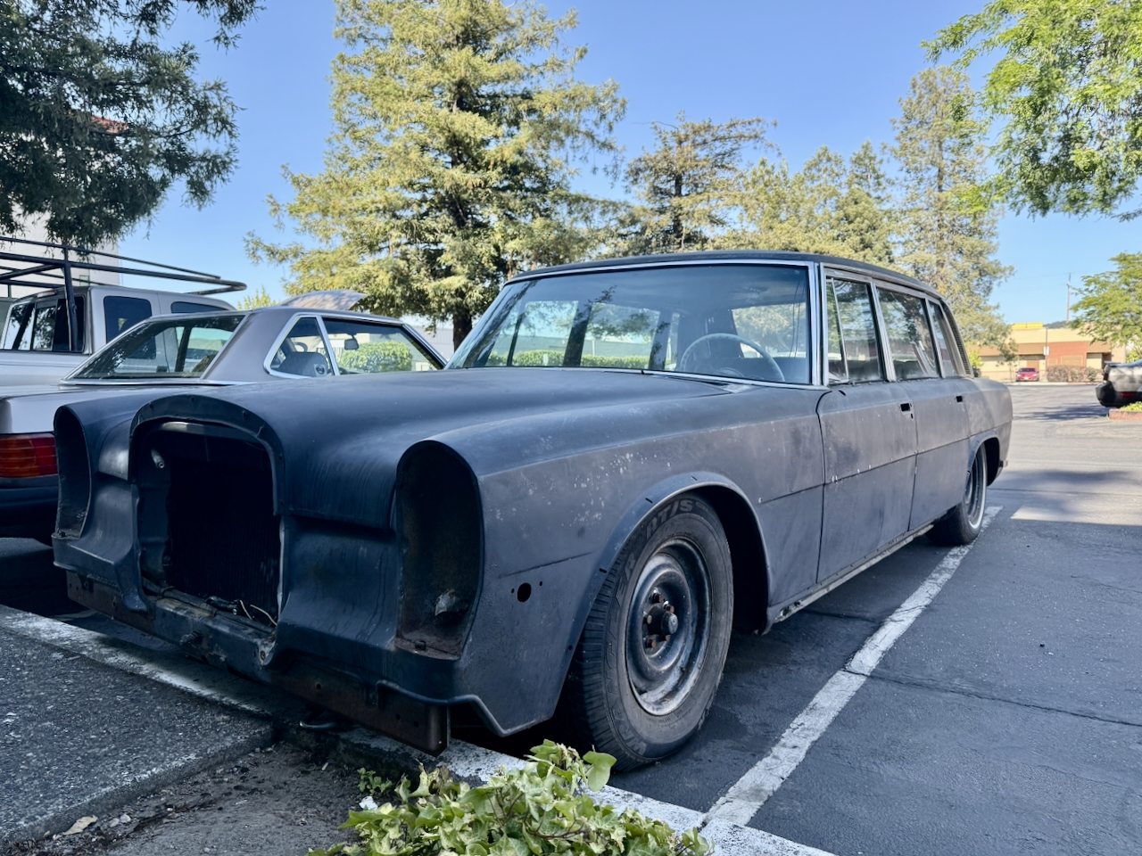 1965 Mercedes-Benz 600 sold at auction for $13,000