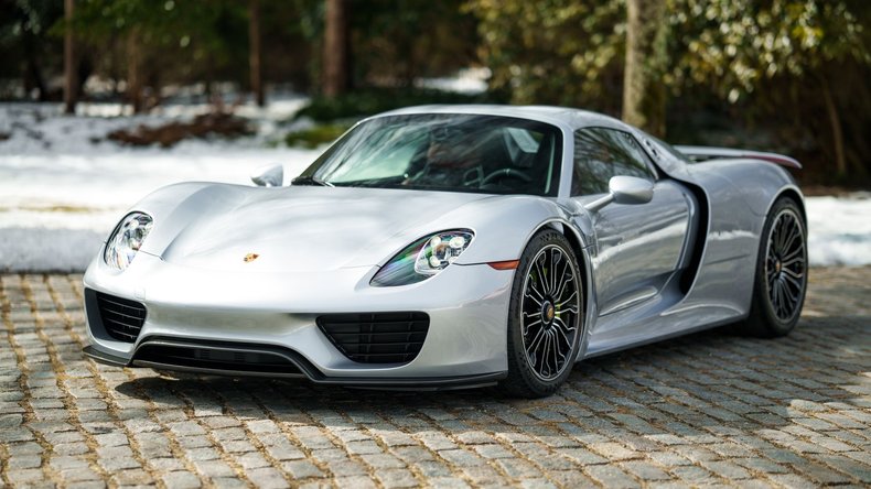2015 Porsche 918 Spyder sold at auction for $2,975,000