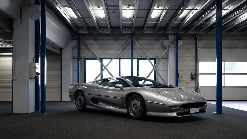1994 Jaguar XJ220 sold at auction for $445,000