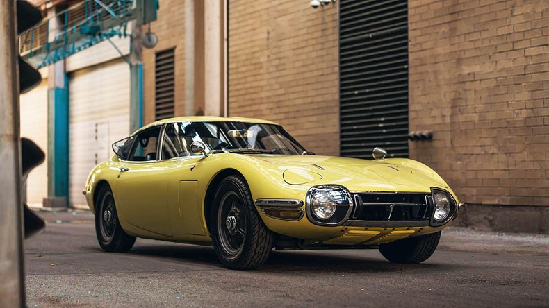 1967 Toyota 2000GT sold at auction for $940,000