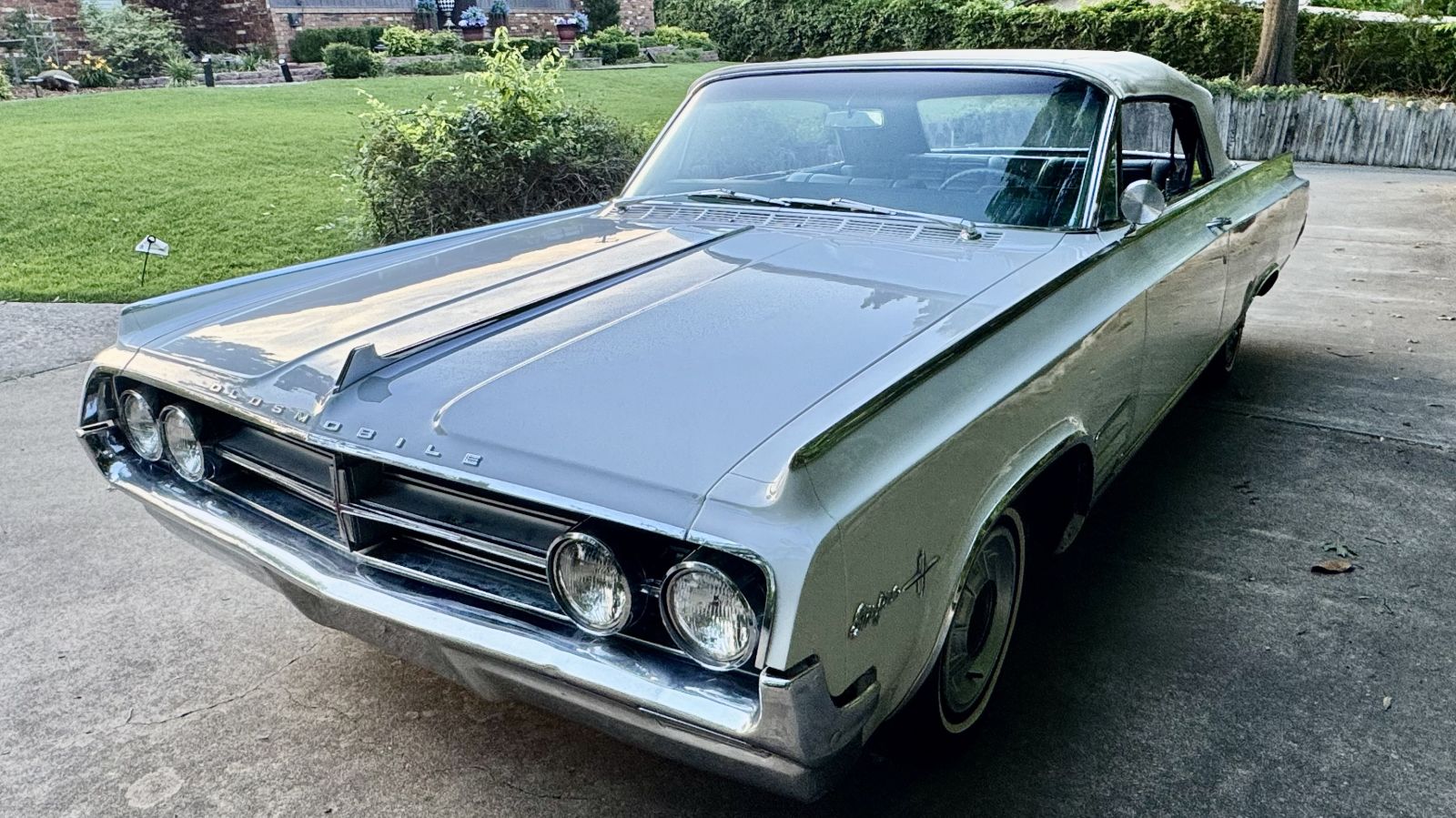 1964 Oldsmobile Starfire sold at auction for $22,000