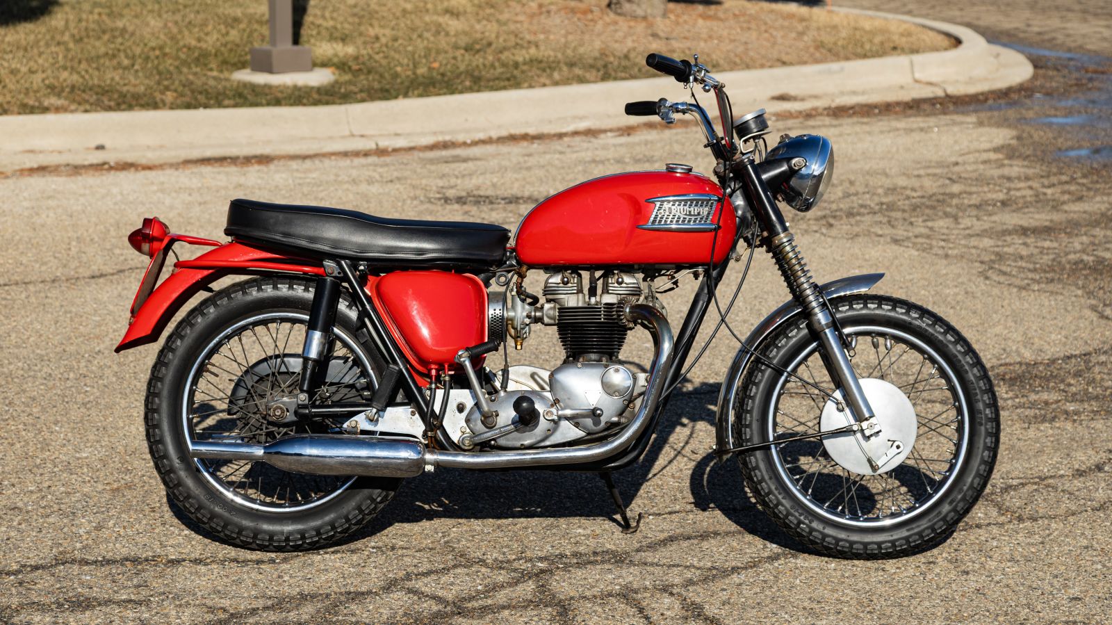 1965 Triumph Thunderbird sold at auction for $1