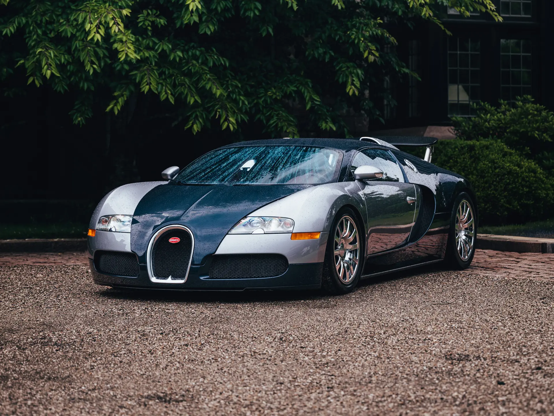 2006 Bugatti Veyron sold at auction for $2,122,500