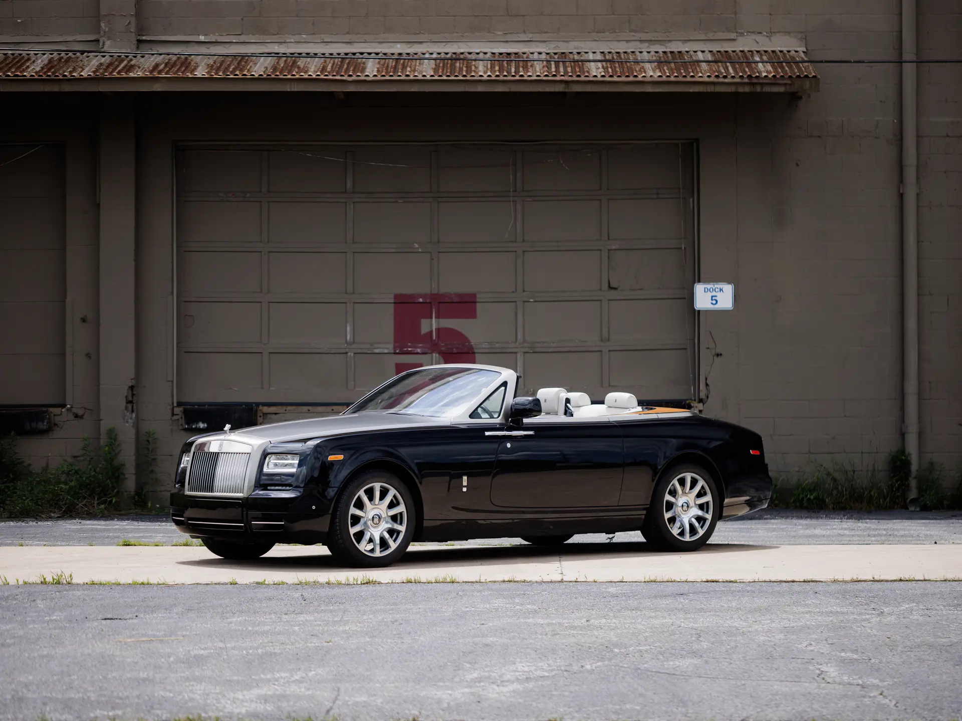 2016 Rolls-Royce Phantom sold at auction for $445,000