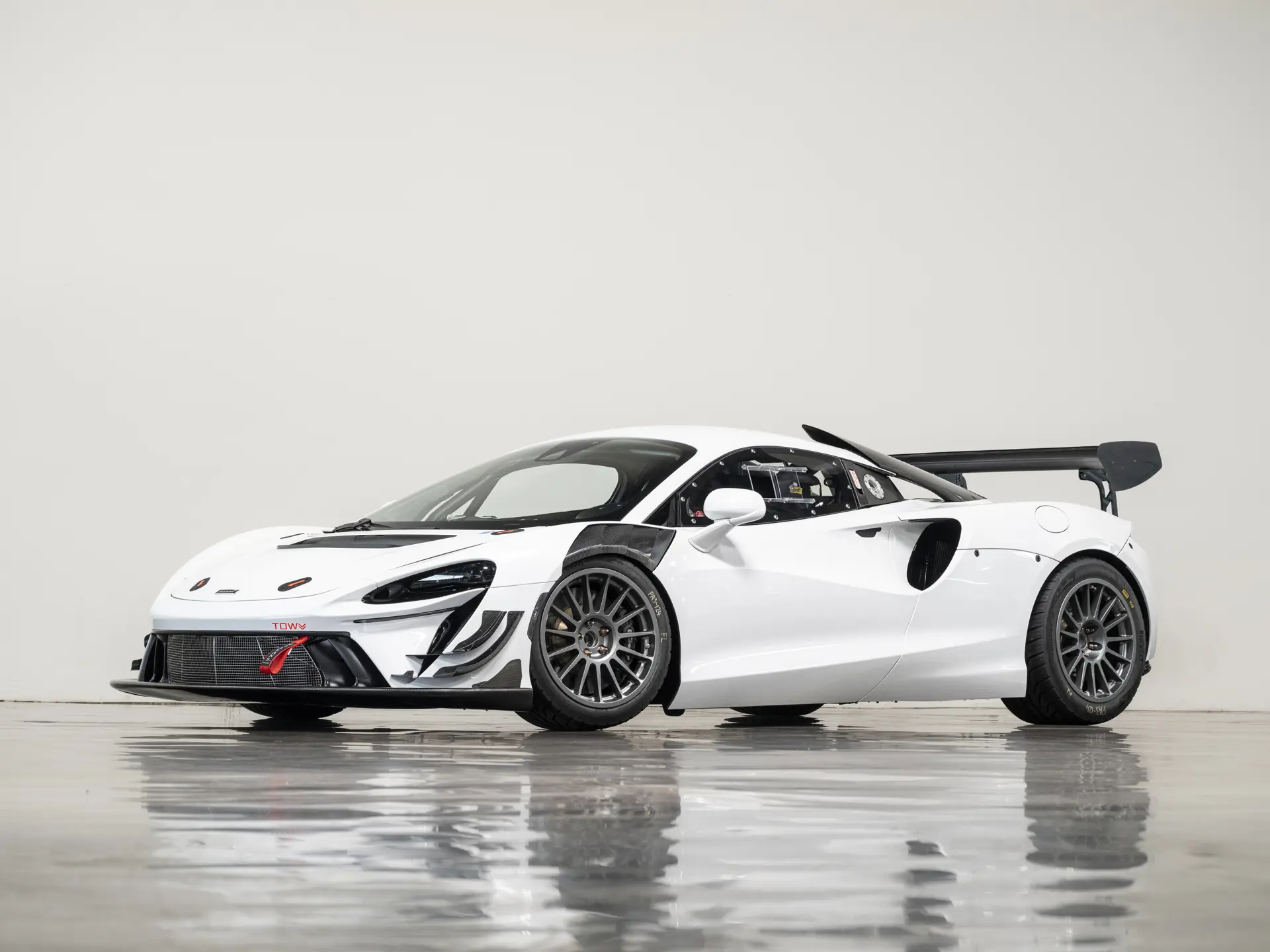 2023 McLaren Artura sold at auction for $224,000