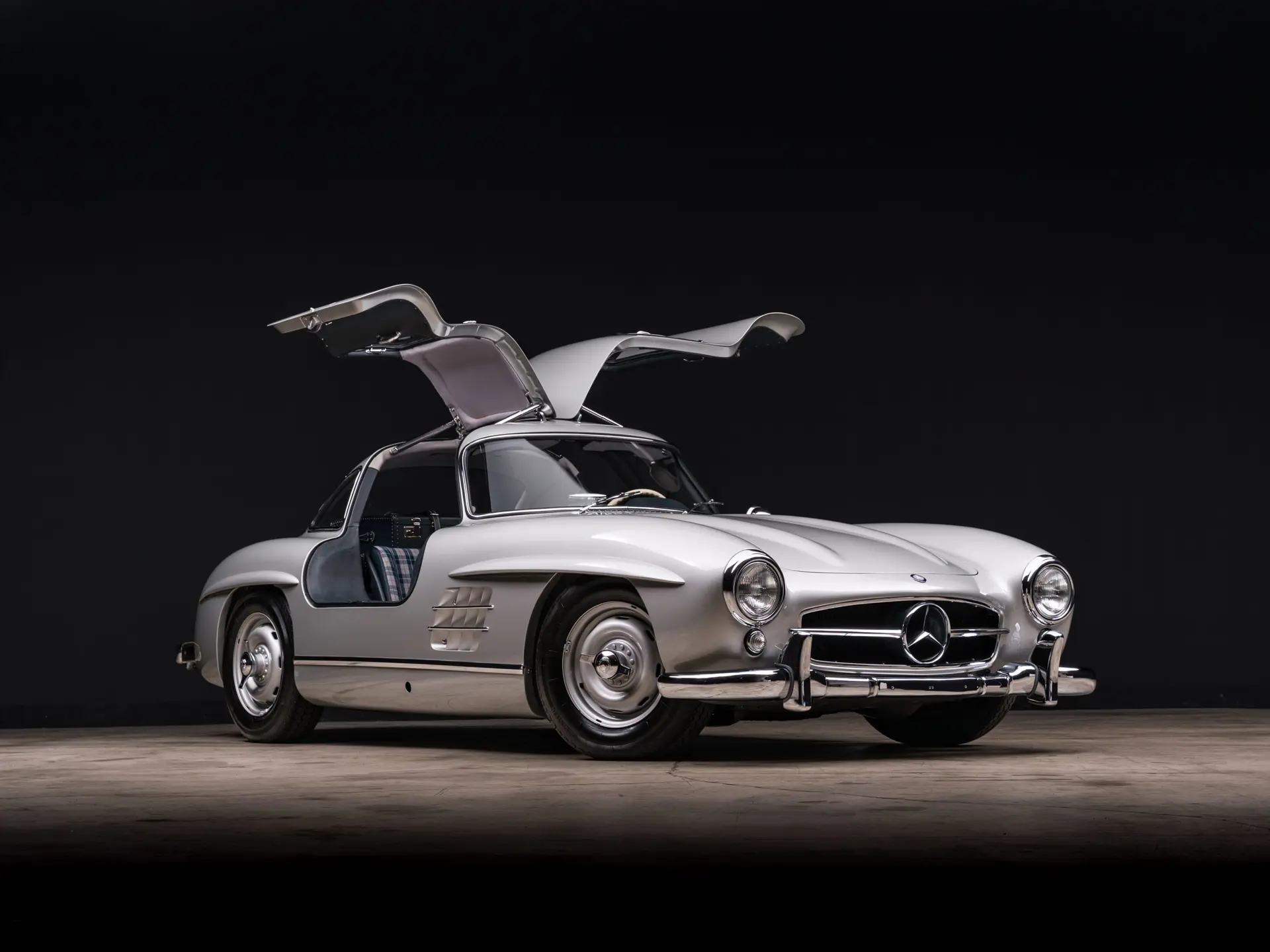 1955 Mercedes-Benz 300SL sold at auction for $1,644,000