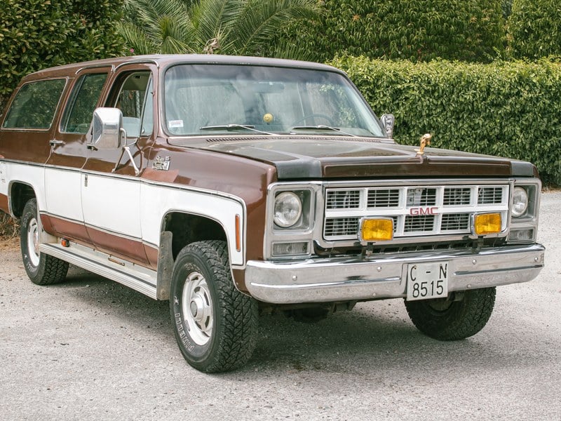 1989 GMC Suburban sold at auction for $12,500