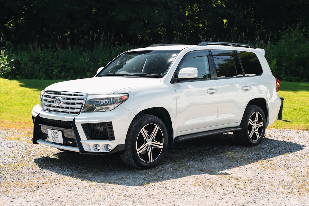 2015 Toyota Land Cruiser 200 Series sold at auction for $30,000