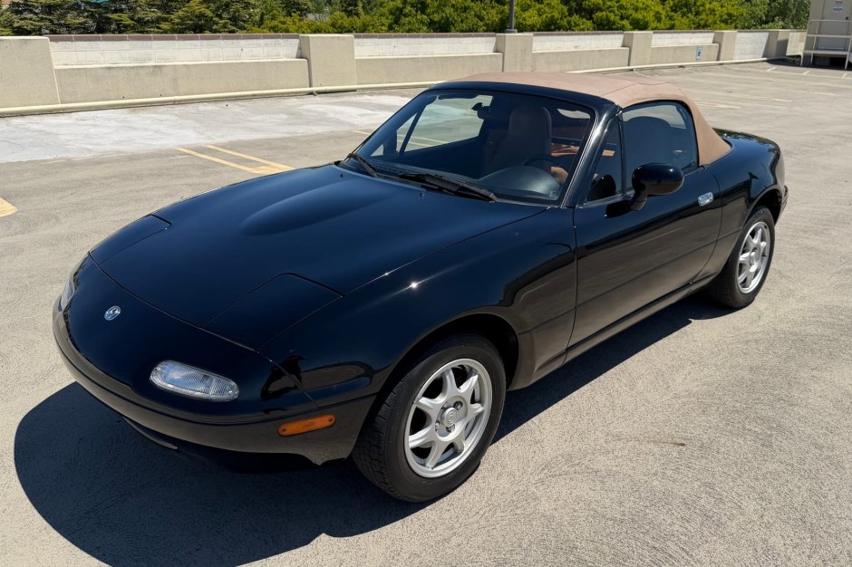1997 Mazda MX-5 sold at auction for $26,000