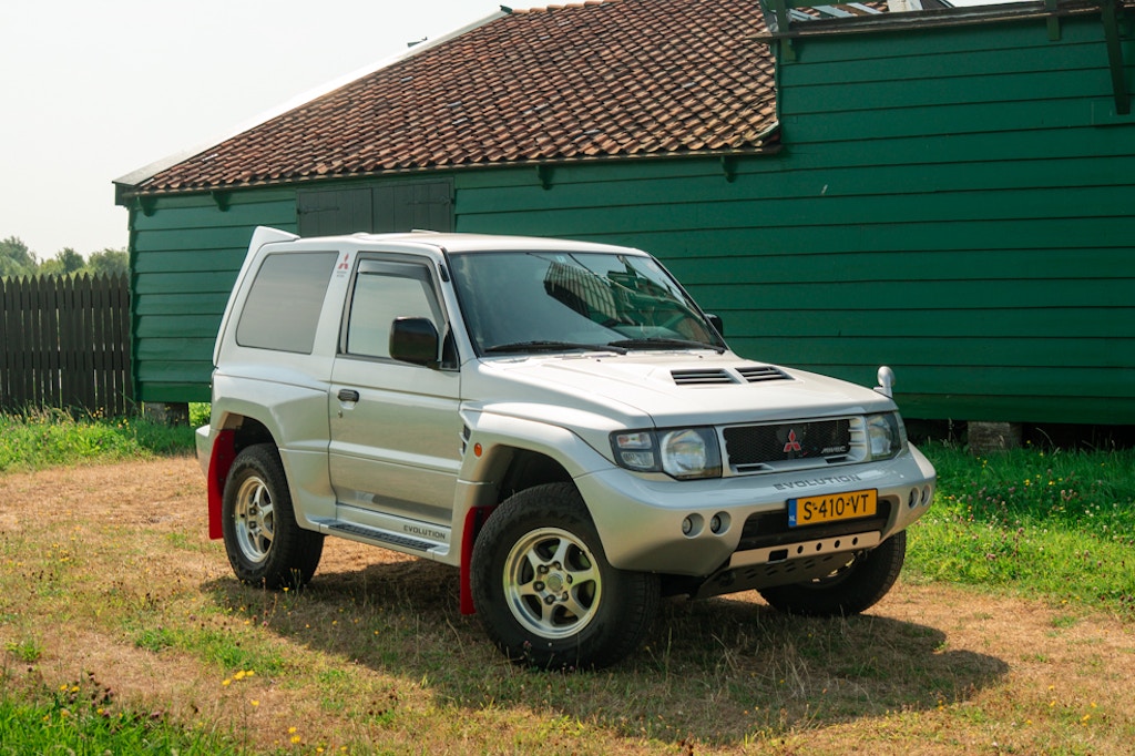 1998 Mitsubishi Pajero sold at auction for $37,500