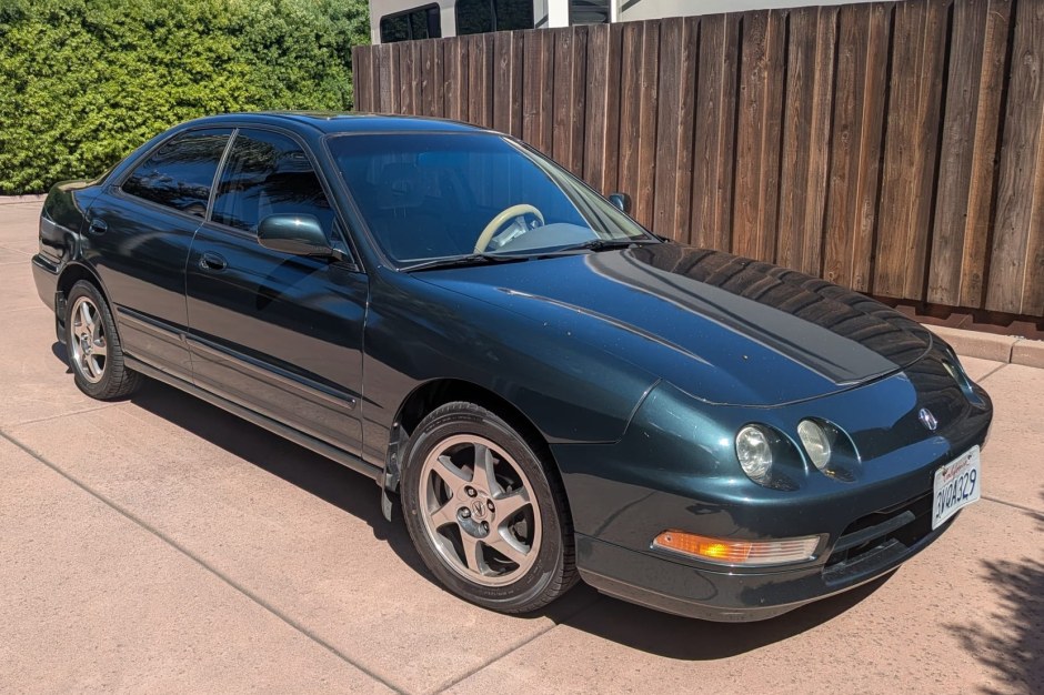 1994 Acura Integra sold at auction for $9,200