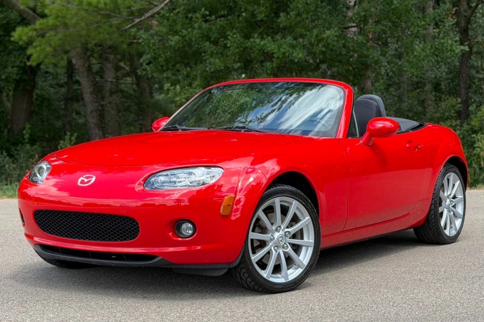 2006 Mazda MX-5 sold at auction for $11,750