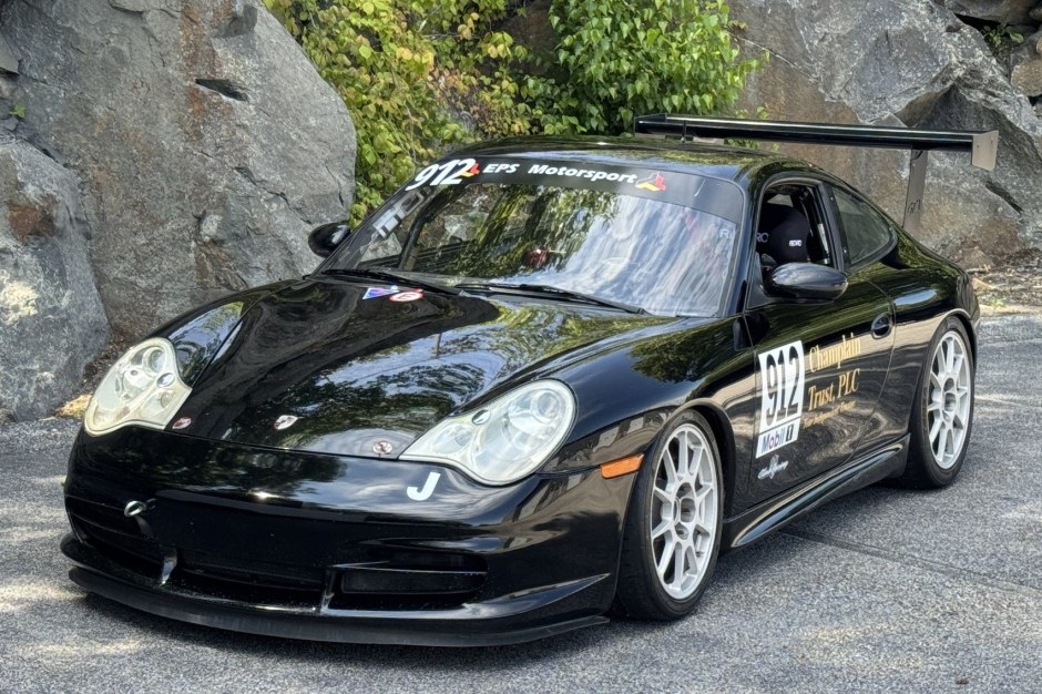 2002 Porsche 996 sold at auction for $22,000