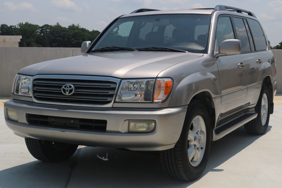 2004 Toyota Land Cruiser 100 Series sold at auction for $31,000