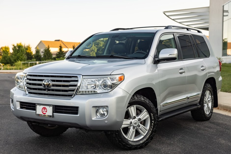2014 Toyota Land Cruiser 200 Series sold at auction for $36,000