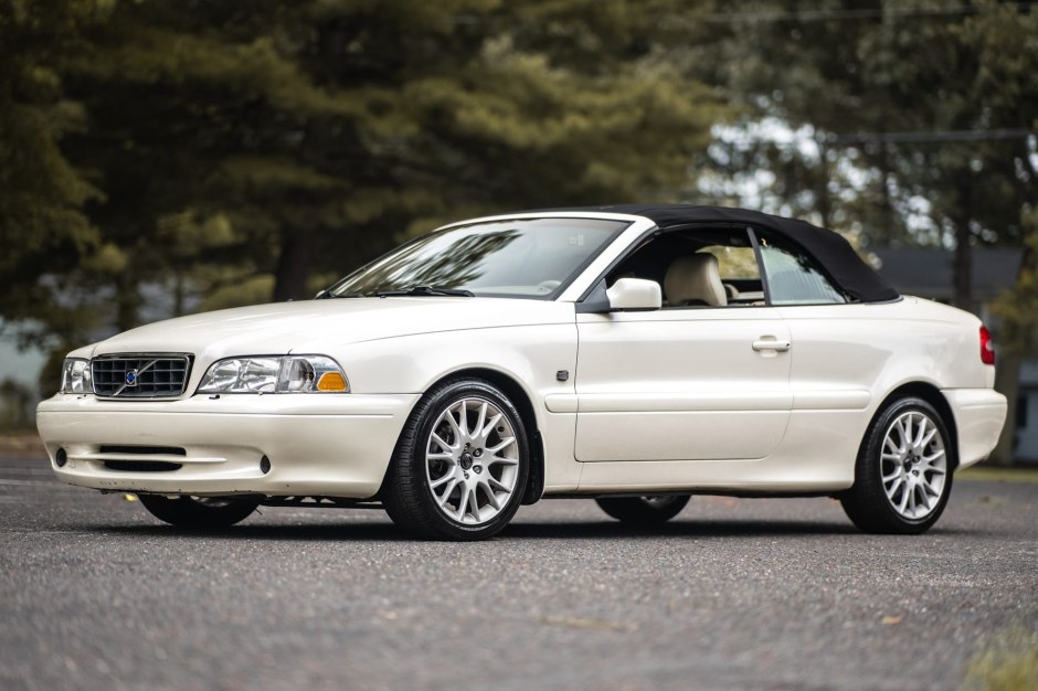 2004 Volvo C70 sold at auction for $5,500