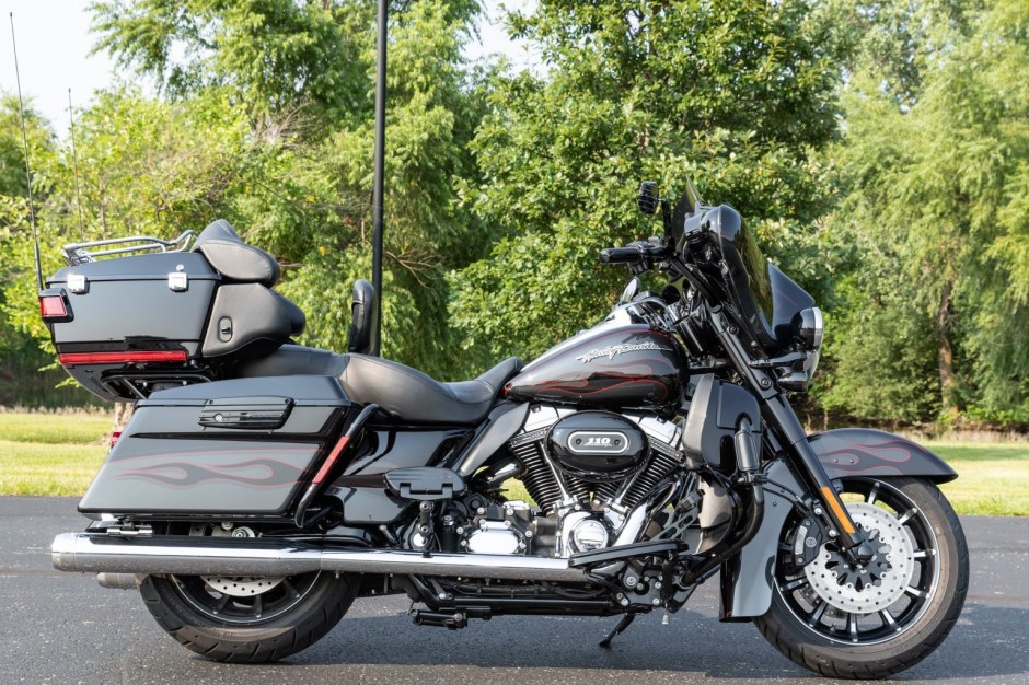 2010 Harley-Davidson Touring sold at auction for $8,700