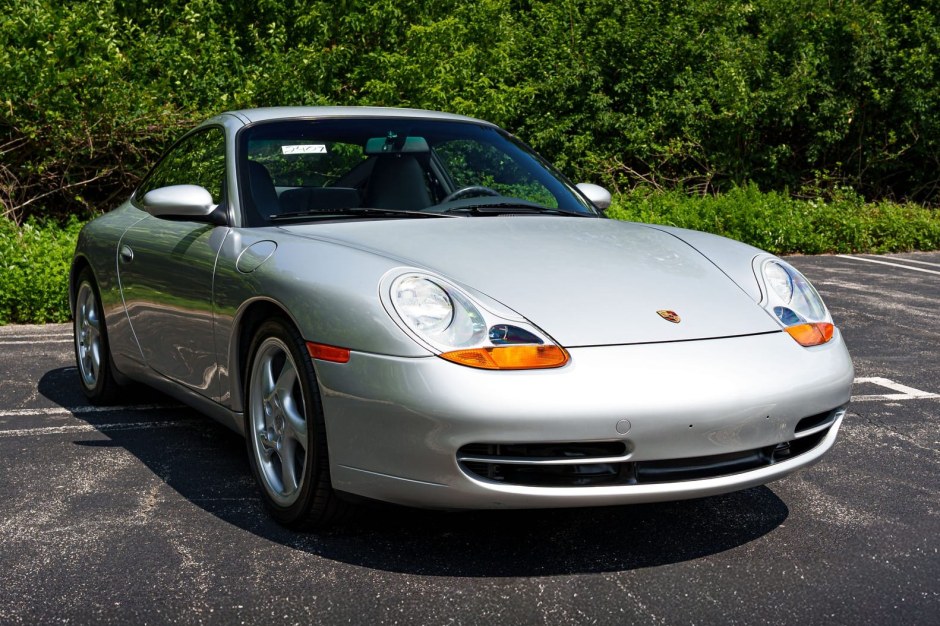 1999 Porsche 996 sold at auction for $40,500