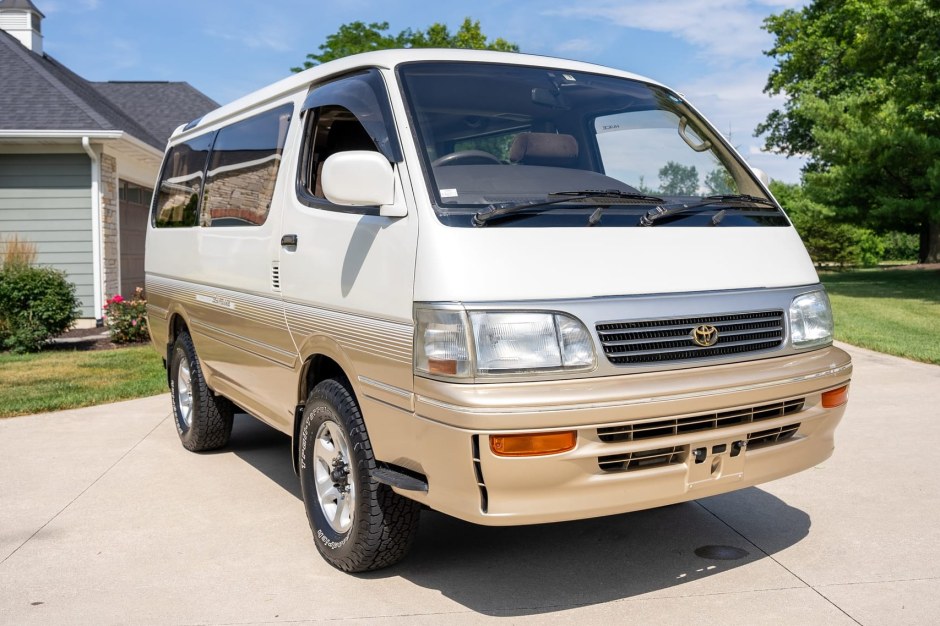 1995 Toyota HiAce sold at auction for $16,000