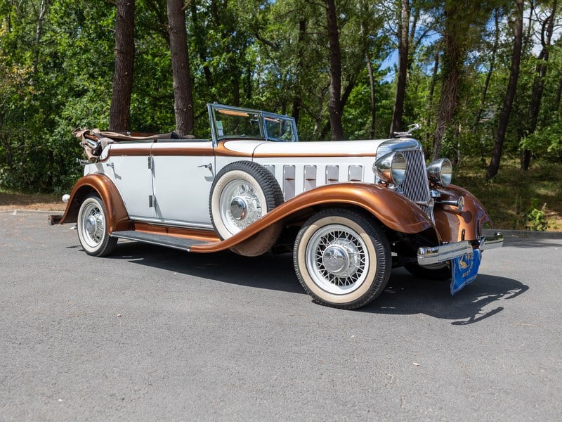 1933 Chrysler Imperial sold at auction for $39,000
