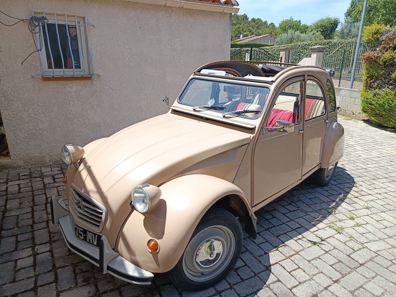 1981 Citroen 2CV sold at auction for $9,500