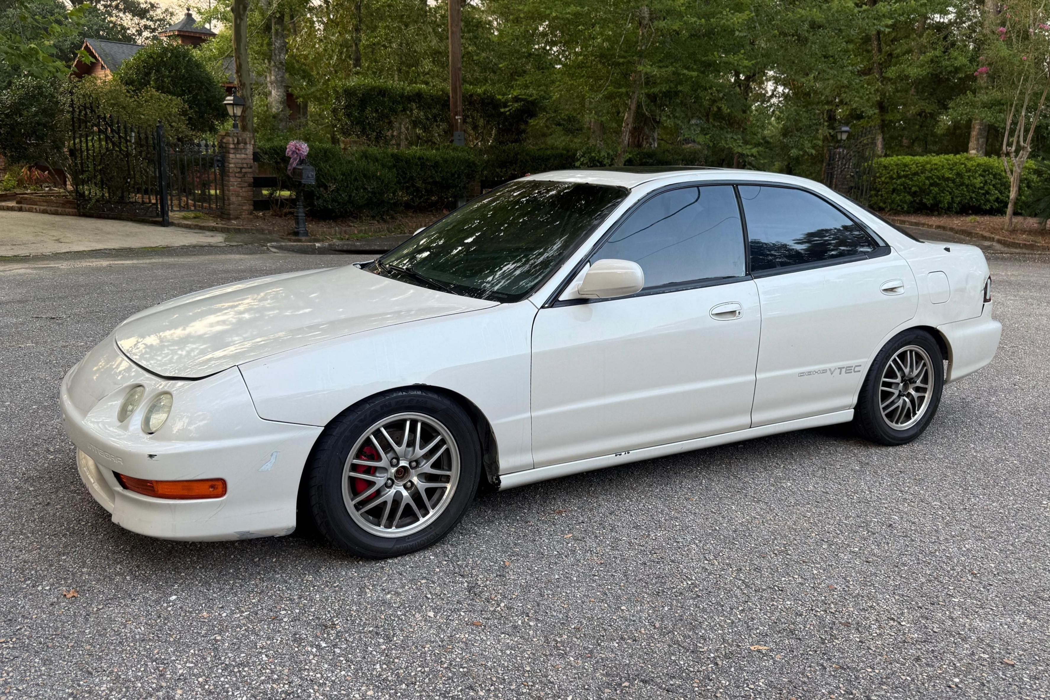 1997 Acura Integra sold at auction for $3,700